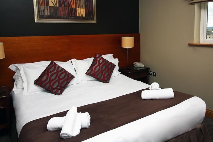 Room 2 of 10