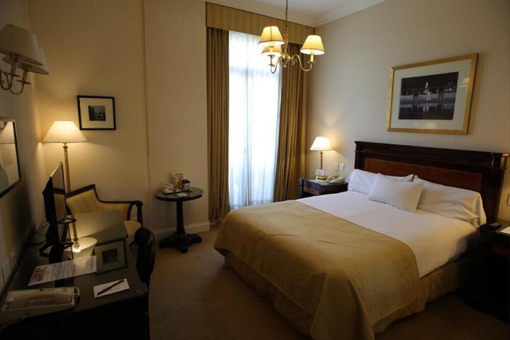 Room 16 of 33