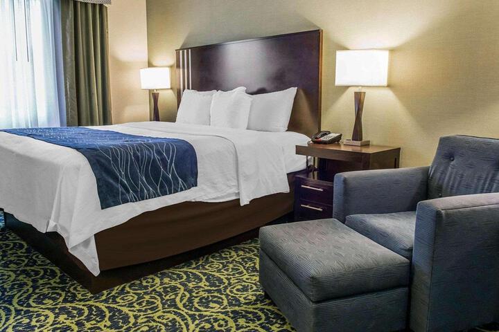 1 King Bed (1 of 6)