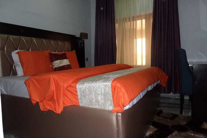 Room 13 of 35