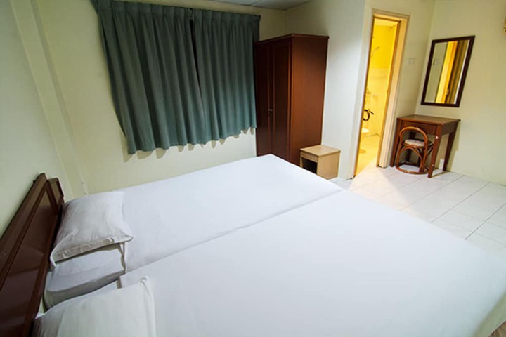 Room 12 of 93