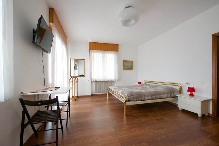 Room 3 of 22