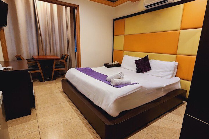 Room 8 of 28