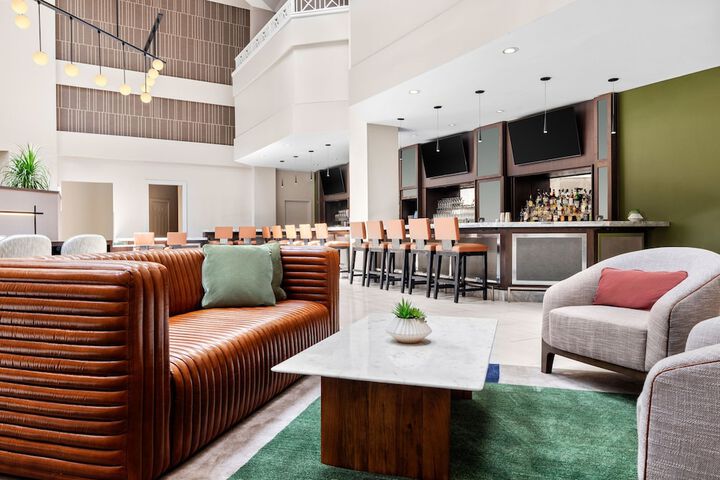 Lobby lounge