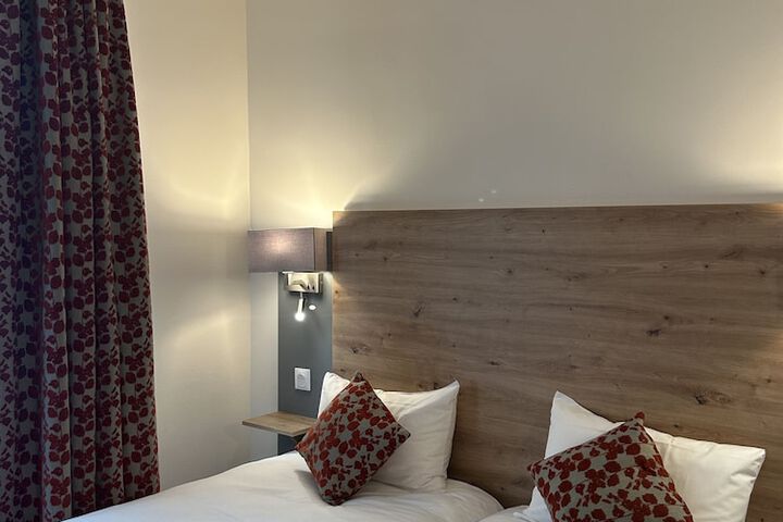 Room 18 of 76