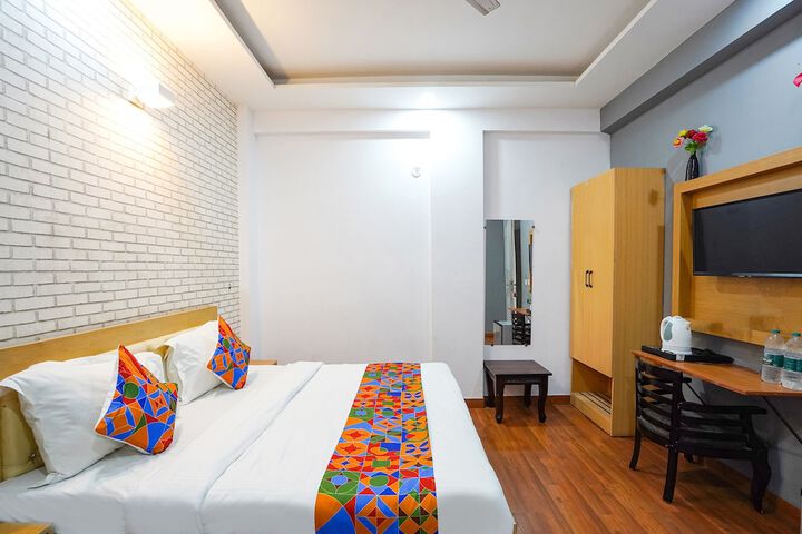 Room 9 of 24