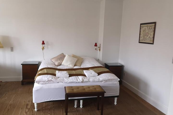 Room 15 of 42