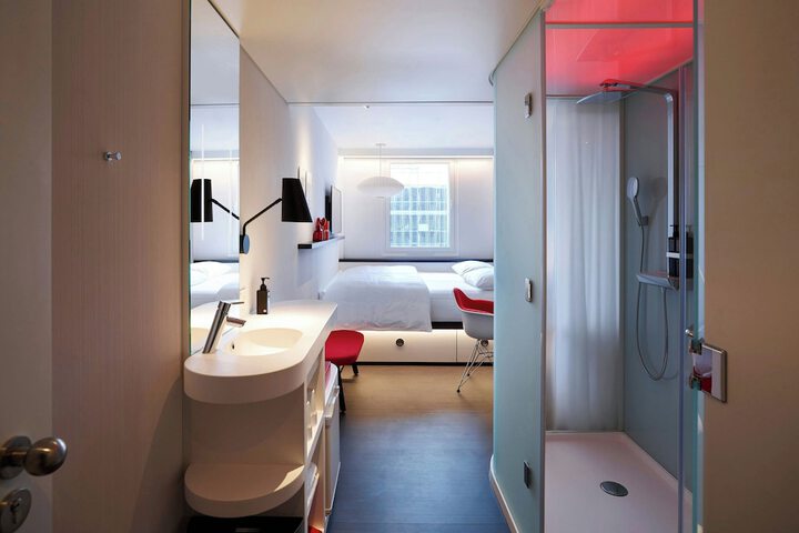 Room 25 of 53