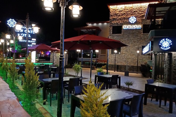 Dining 47 of 76