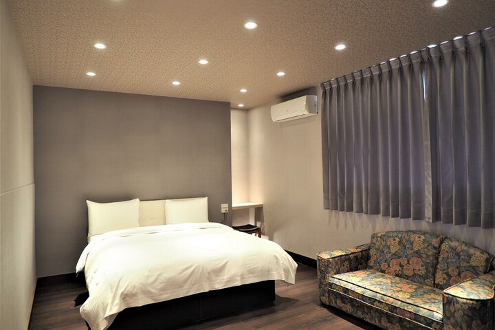 Room 27 of 45