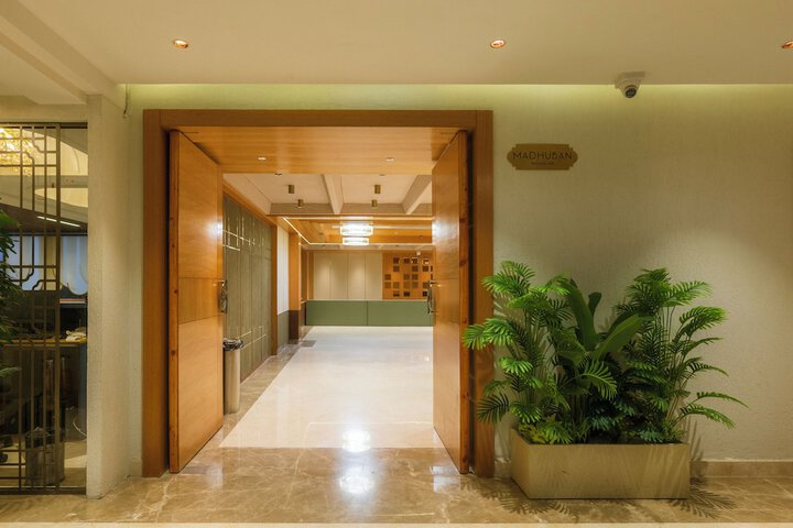 Ballroom/Hall 58 of 80