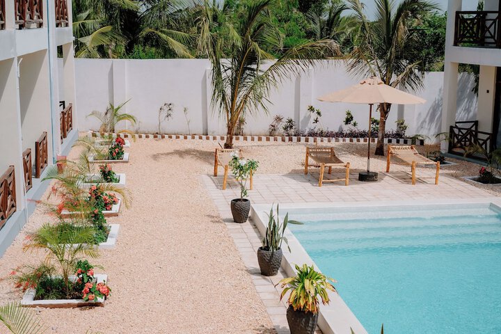 Hotel Exterior 96 of 97
