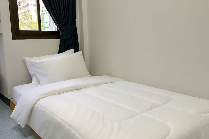 Room 27 of 80