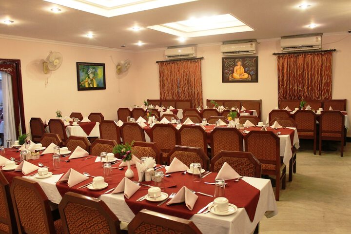Dining Photos