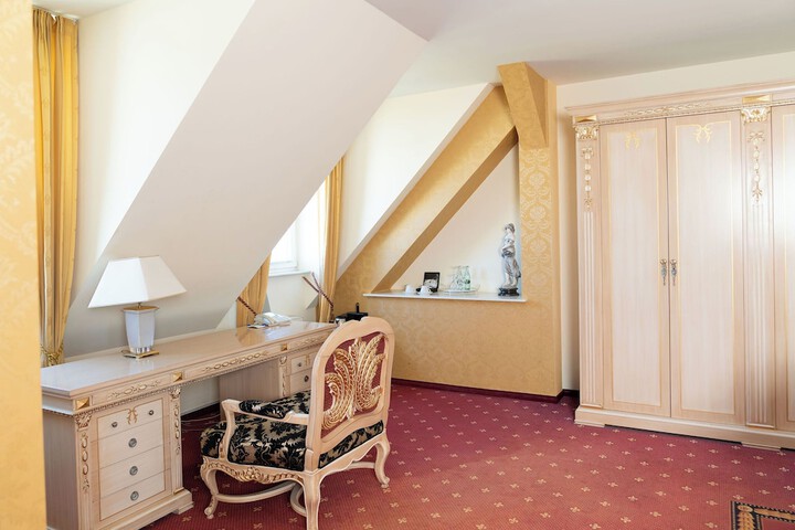 Room 72 of 110