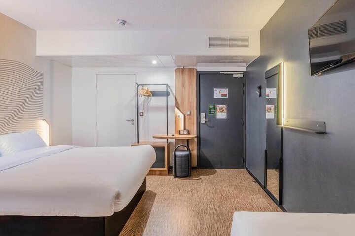 Room 16 of 62