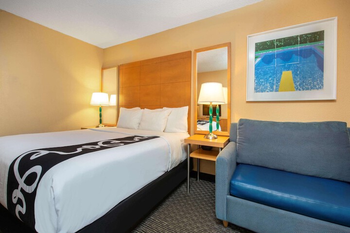 1 Queen Bed Mobility Accessible Pool View (1 of 6)