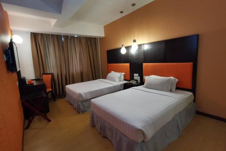 Room 2 of 2
