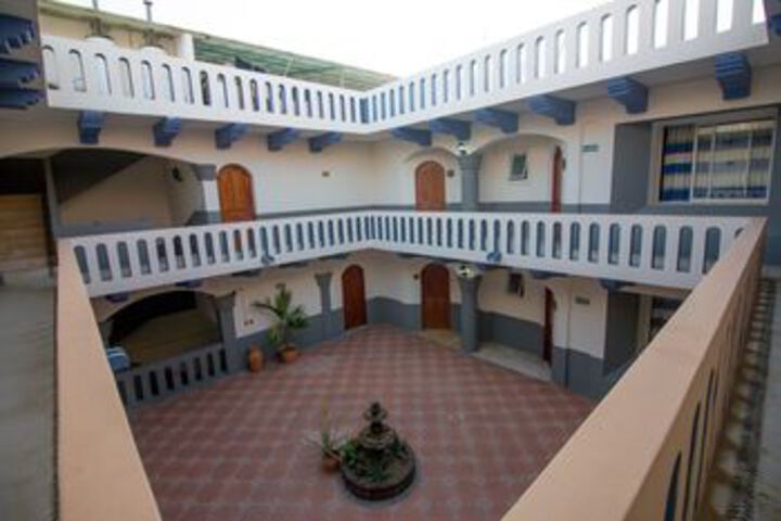 Hotel Exterior 5 of 32