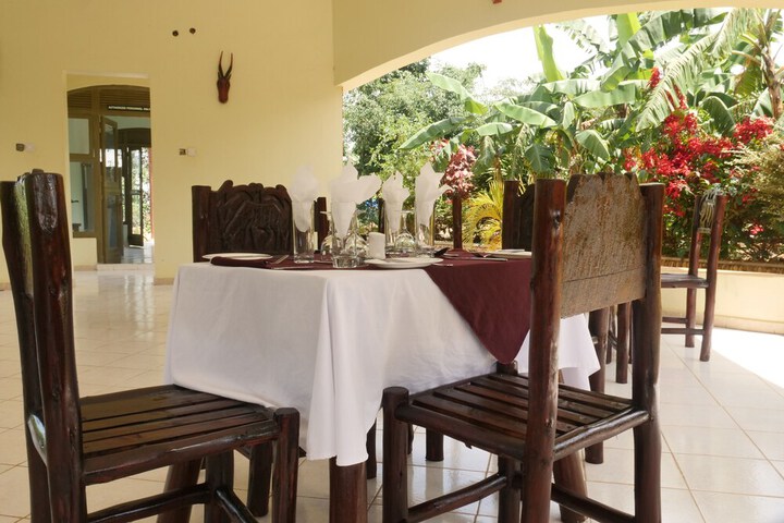 Dining 15 of 40