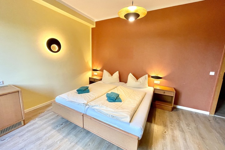 Room 7 of 25