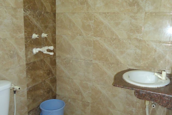Room 25 of 48