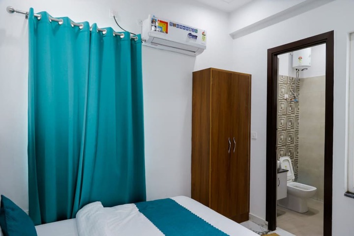 Room 7 of 14