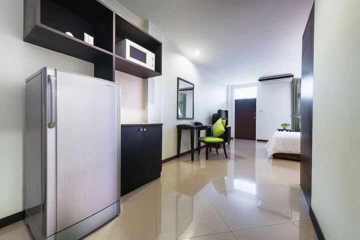Room 5 of 18