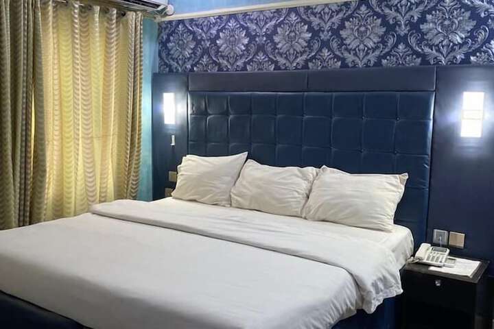 Room 2 of 5
