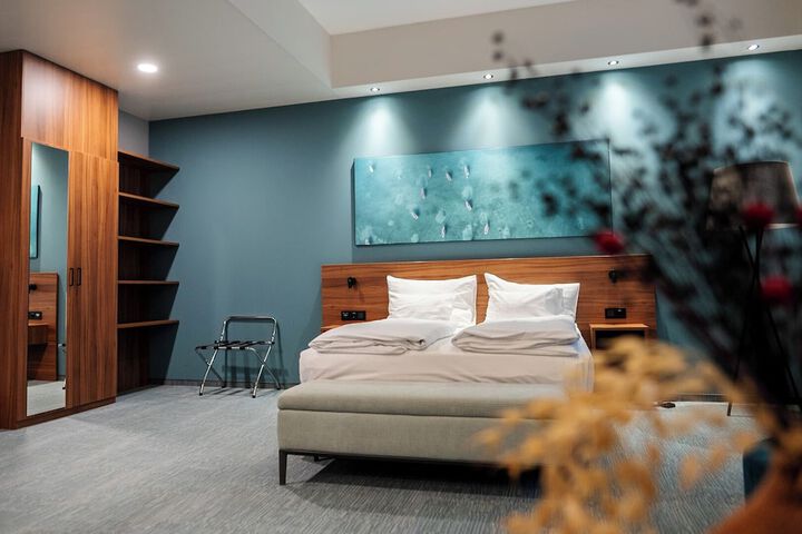 Room 33 of 107