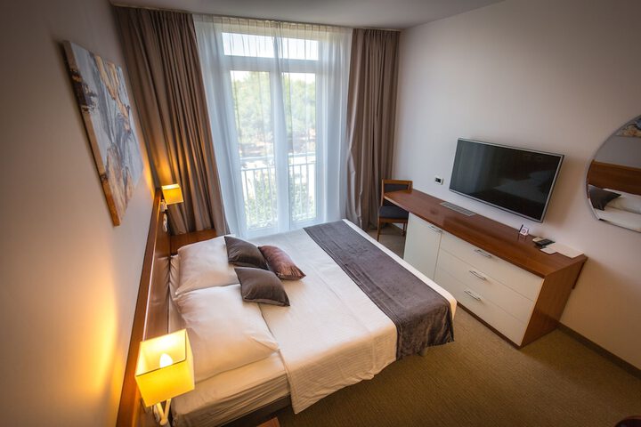 Room 12 of 91