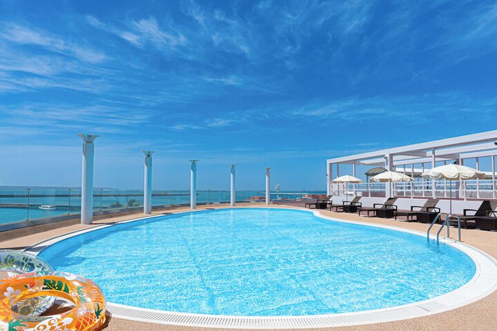 Hotel Pool
