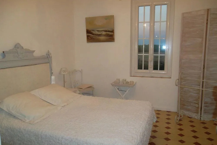 Room 4 of 12