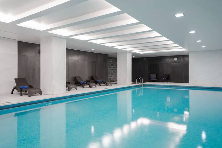 Hotel Pool