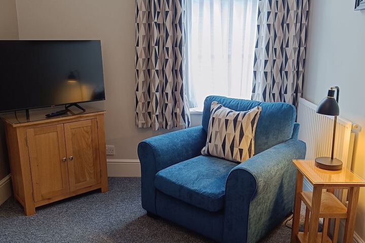 Lounge 16 of 17