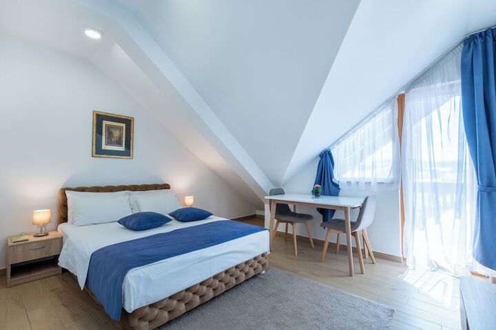 Room 45 of 131