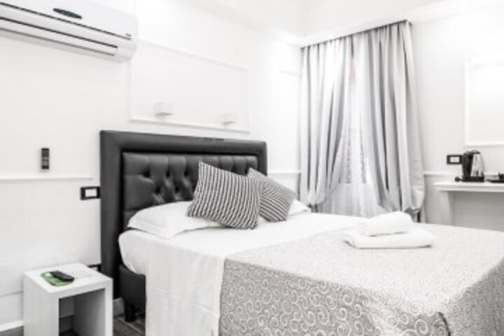 Room 8 of 82
