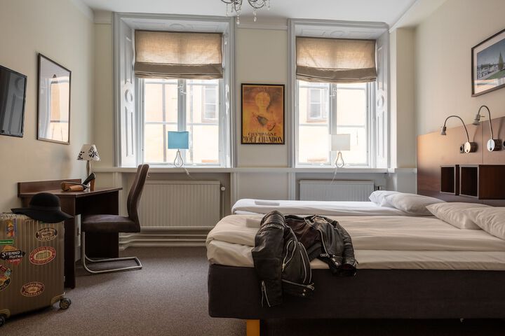 Room 40 of 103