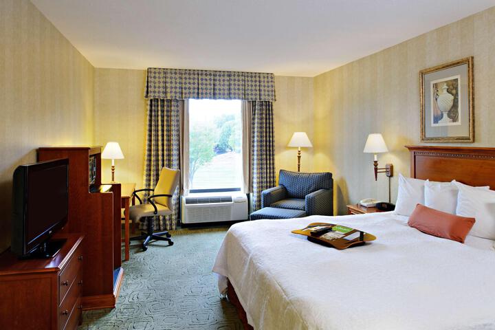 Standard Room, King or Two Doubles (2 of 2)