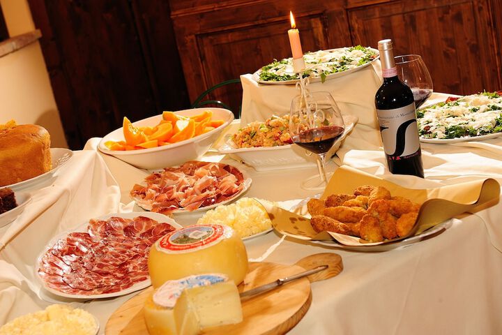 Dining 66 of 83