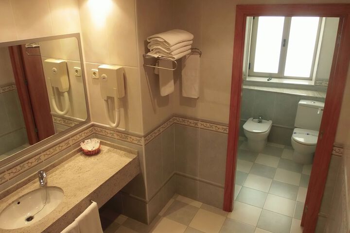 Room 16 of 35