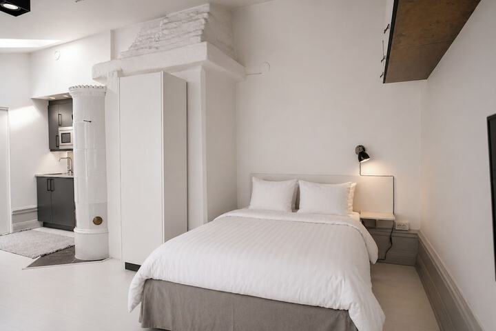 Room 28 of 108
