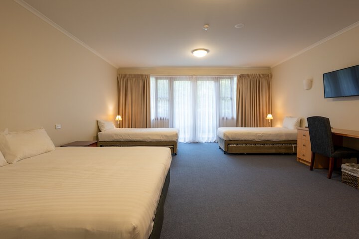 Room 42 of 210