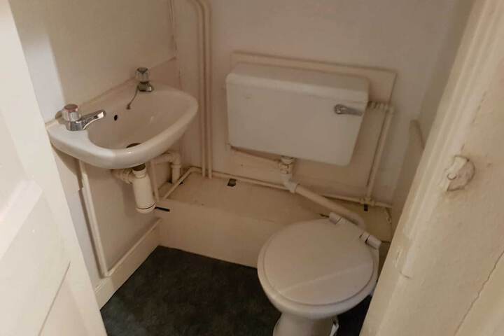 Room 9 of 28