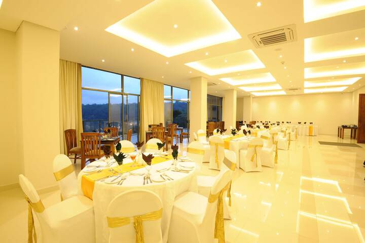 Ballroom/Hall 27 of 29