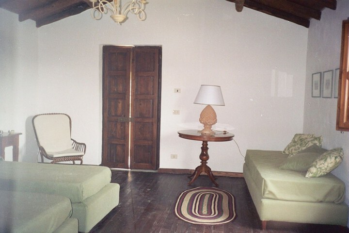 Room 4 of 41