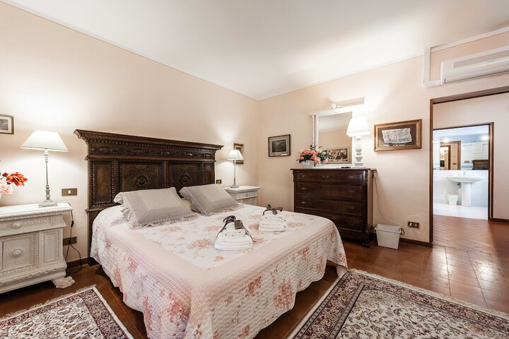 Room 25 of 141