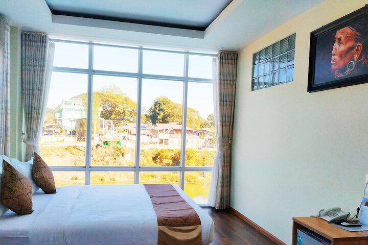 Room 8 of 33