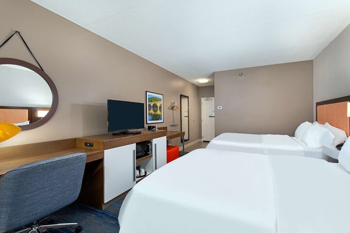 2 Queen Beds (2 of 4)