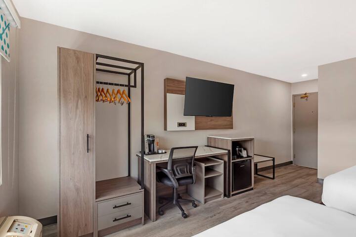 Room 4 of 20
